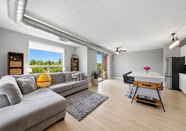 Photo 2 of Condo for sale at 1100 W Montrose Ave #502, Chicago, IL 60613 | MLS# 12778498 | Listing updated on 2026-10-06