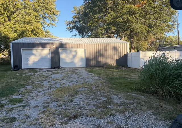 Photo 3 of Single family home for sale at 1304 Madison Ave, Sandoval, IL 62882 | MLS# 12778500 | Listing updated on 2026-10-07
