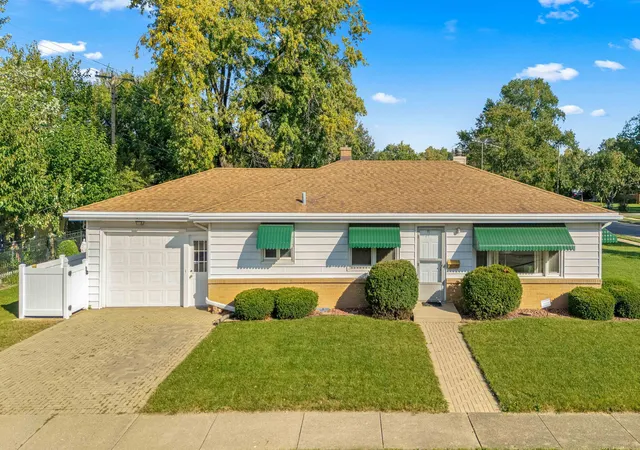 Photo 1 of Single family home for sale at 1001 Winthrop Ave, Joliet, IL 60435 | MLS# 12778501 | Listing updated on 2026-10-20