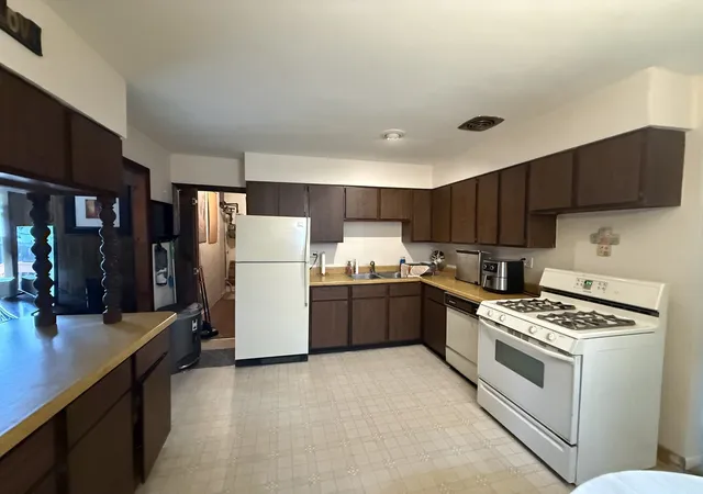 Photo 4 of Single family home for sale at 2310 Jethro Ave, Zion, IL 60099 | MLS# 12778519 | Listing updated on 2026-10-07