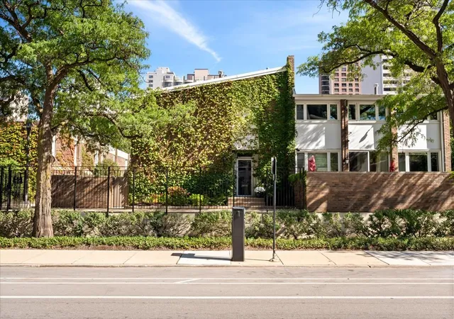 Photo 1 of Condo for sale at 68 W Schiller St, Chicago, IL 60610 | MLS# 12778525 | Listing updated on 2026-10-08