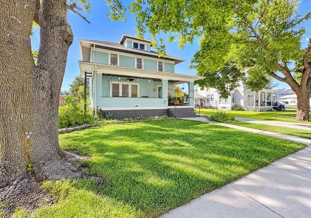 Photo 3 of Single family home for sale at 707 S Oakwood Ave, Geneseo, IL 61254 | MLS# 12778562 | Listing updated on 2026-10-07