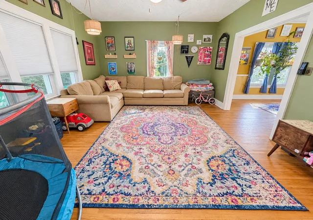 Photo 4 of Single family home for sale at 707 S Oakwood Ave, Geneseo, IL 61254 | MLS# 12778562 | Listing updated on 2026-10-07