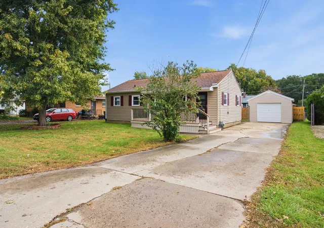 Photo 3 of Single family home for sale at 1603 N Sterling St, Streator, IL 61364 | MLS# 12778563 | Listing updated on 2026-10-10