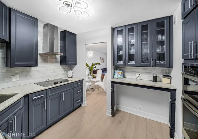 Listing Photo 5 - Condo for sale in building located at 6033 N Sheridan Rd, Chicago, IL 60660 - Unit #11G