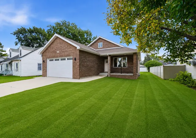 Photo 2 of Single family home for sale at 6939 W 95th Place, Oak Lawn, IL 60453 | MLS# 12778565 | Listing updated on 2026-10-07