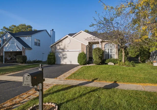 Photo 3 of Single family home for sale at 1776 Autumn Woods Ln, Romeoville, IL 60446 | MLS# 12778566 | Listing updated on 2026-10-09