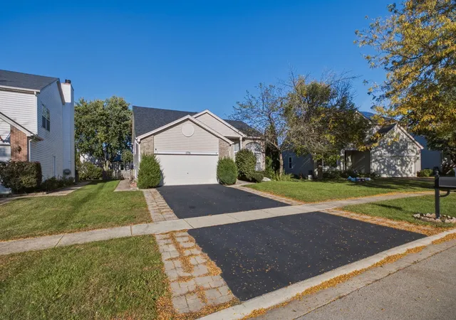 Photo 3 of Single family home for sale at 1776 Autumn Woods Ln, Romeoville, IL 60446 | MLS# 12778566 | Listing updated on 2026-10-09