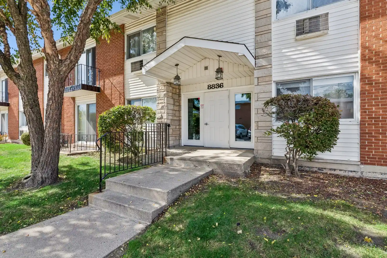 Listing Photo 1 - Condo for sale in 8836 N Western Ave located at 8836 N Western Ave, Des Plaines, IL 60016 - Unit #1H