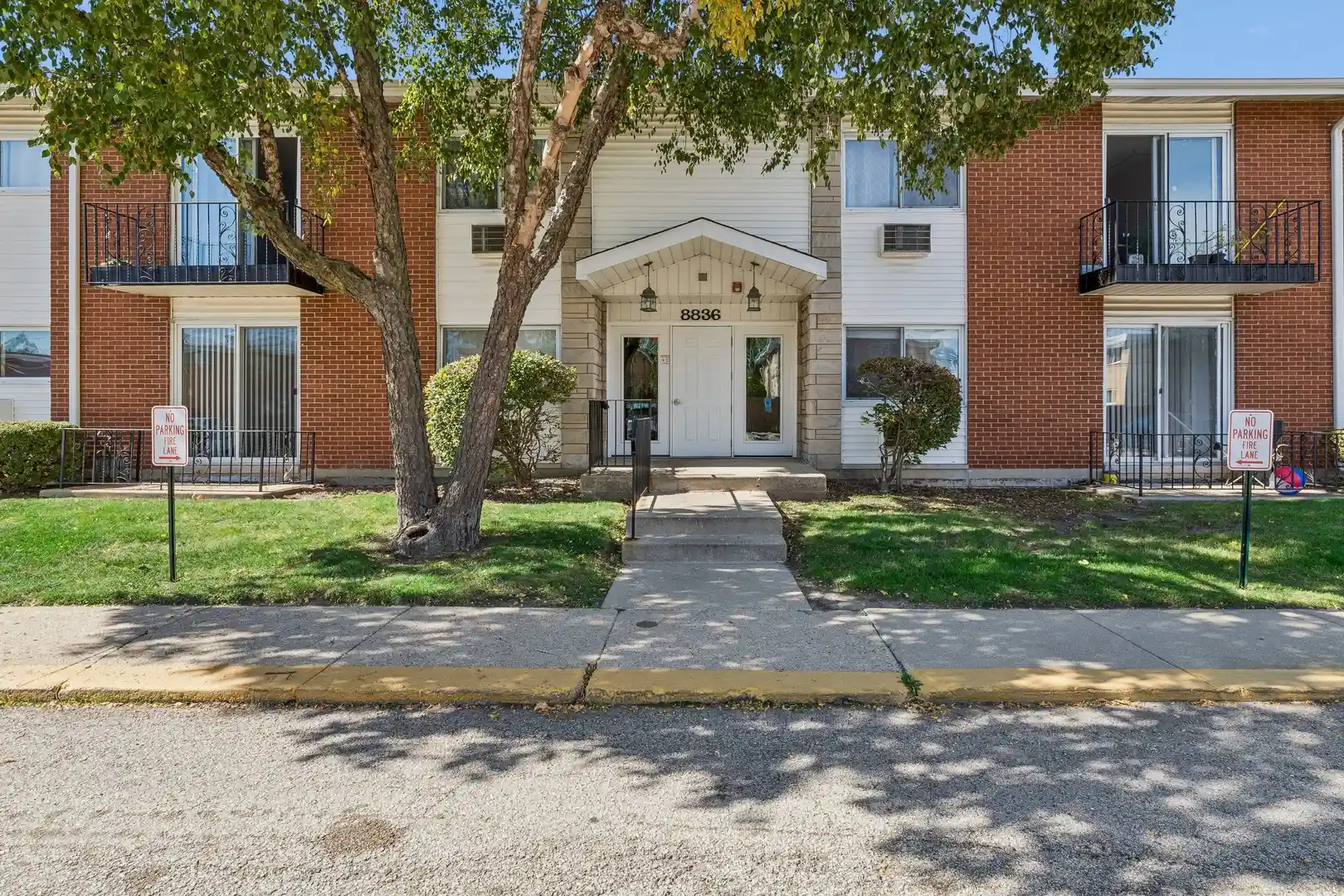 Listing Photo 2 - Condo for sale in 8836 N Western Ave located at 8836 N Western Ave, Des Plaines, IL 60016 - Unit #1H