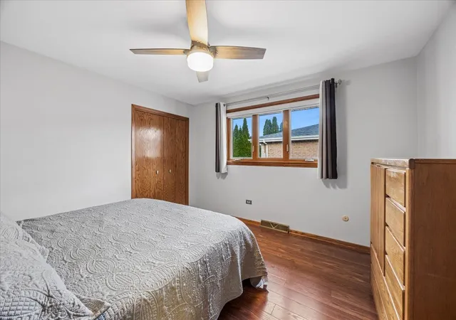 Photo 3 of Single family home for sale at 5117 W 121st Place, Alsip, IL 60803 | MLS# 12778574 | Listing updated on 2026-10-28