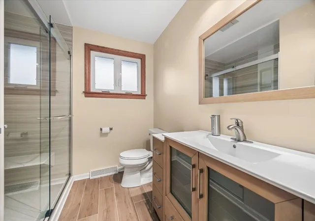 Photo 4 of Single family home for sale at 5117 W 121st Place, Alsip, IL 60803 | MLS# 12778574 | Listing updated on 2026-10-28
