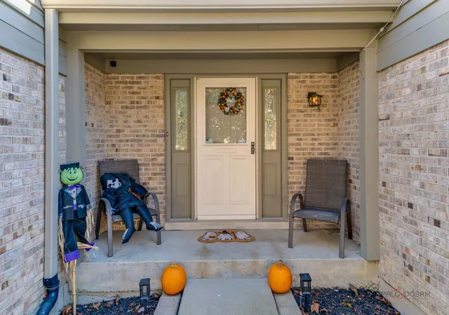 Photo 2 of Townhouse for sale at 39905 N Golf Ln, Antioch, IL 60002 | MLS# 12778587 | Listing updated on 2026-10-09