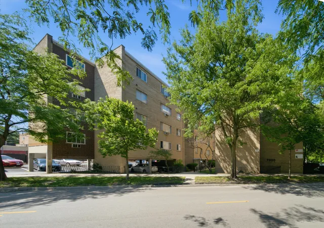 Condo for sale at 7320 N Rogers Ave #210, Chicago, IL 60626 | MLS# 12778588