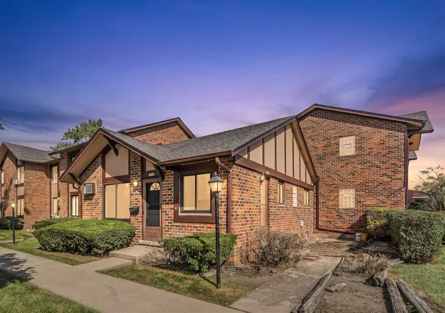 Photo 1 of Townhouse for sale at 1s175 Winthrop Ln, Villa Park, IL 60181 | MLS# 12778613 | Listing updated on 2026-10-07