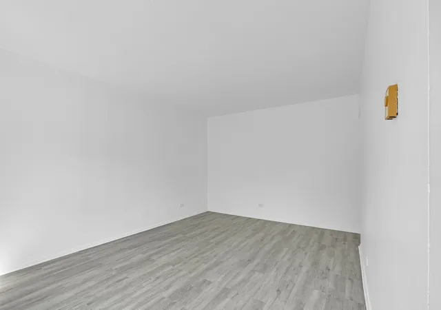 Photo 3 of Townhouse for sale at 1s175 Winthrop Ln, Villa Park, IL 60181 | MLS# 12778613 | Listing updated on 2026-10-07