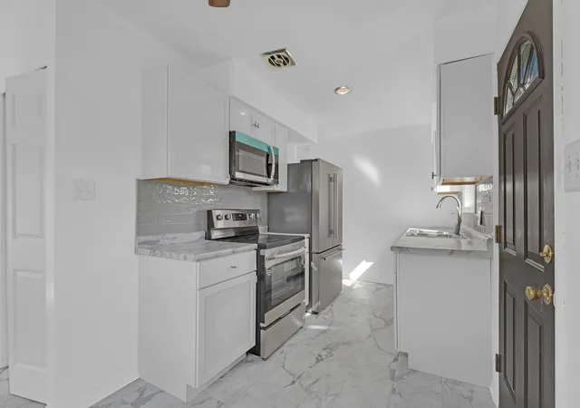 Photo 3 of Townhouse for sale at 1s175 Winthrop Ln, Villa Park, IL 60181 | MLS# 12778613 | Listing updated on 2026-10-07