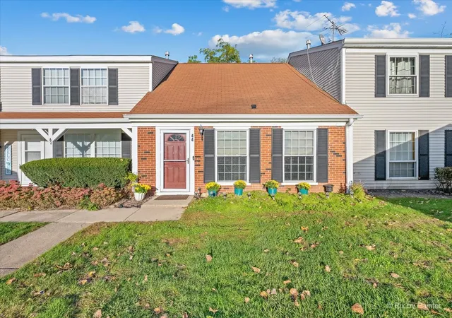Photo 1 of Townhouse for sale at 44 Silver Tree Cir, Cary, IL 60013 | MLS# 12778635 | Listing updated on 2026-10-08