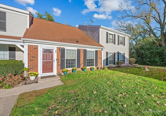 Photo 3 of Townhouse for sale at 44 Silver Tree Cir, Cary, IL 60013 | MLS# 12778635 | Listing updated on 2026-10-08