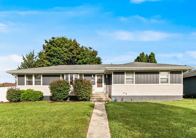 Photo 1 of Single family home for sale at 2817 Wake Is Dr, Joliet, IL 60435 | MLS# 12778636 | Listing updated on 2026-10-07
