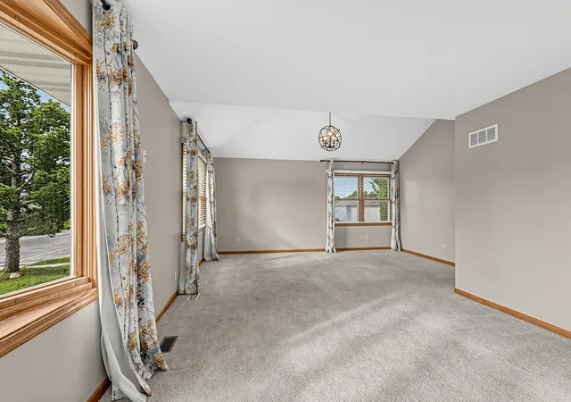 Photo 3 of Single family home for sale at 2817 Wake Is Dr, Joliet, IL 60435 | MLS# 12778636 | Listing updated on 2026-10-07