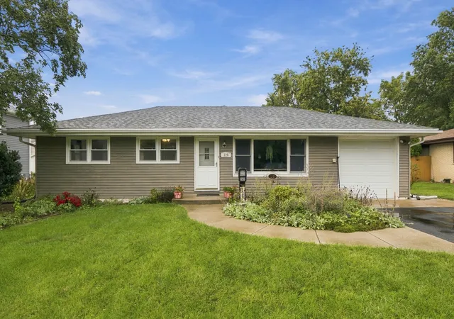 Single family home for sale at 129 Oakview Dr, New Lenox, IL 60451 | MLS# 12778643