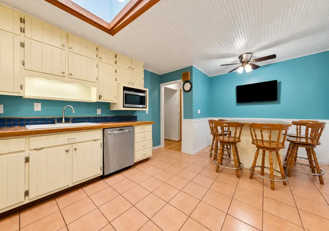 Photo 4 of Single family home for sale at 129 Oakview Dr, New Lenox, IL 60451 | MLS# 12778643 | Listing updated on 2026-10-06