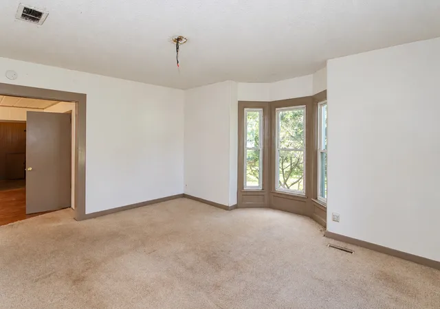 Photo 3 of Single family home for sale at 737 E Grant Hwy, Marengo, IL 60152 | MLS# 12778644 | Listing updated on 2026-10-07