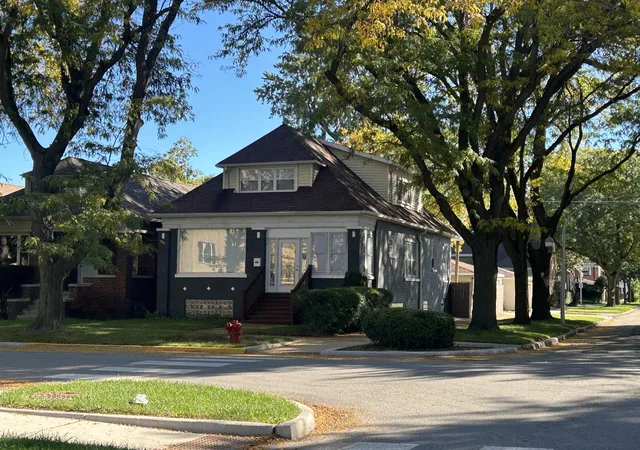 Photo 2 of Single family home for sale at 7659 S Bennett Ave, Chicago, IL 60649 | MLS# 12778645 | Listing updated on 2026-10-20