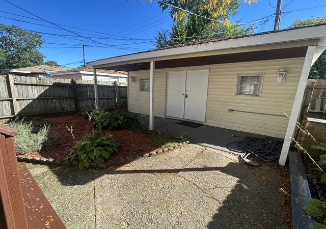 Photo 3 of Single family home for sale at 7659 S Bennett Ave, Chicago, IL 60649 | MLS# 12778645 | Listing updated on 2026-10-20
