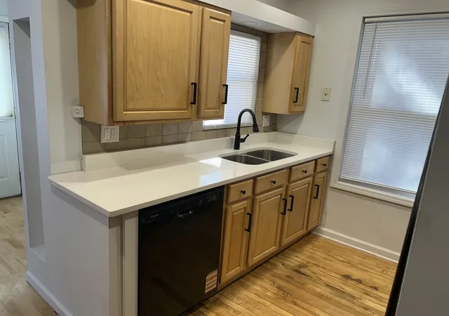 Photo 4 of Single family home for sale at 7659 S Bennett Ave, Chicago, IL 60649 | MLS# 12778645 | Listing updated on 2026-10-20