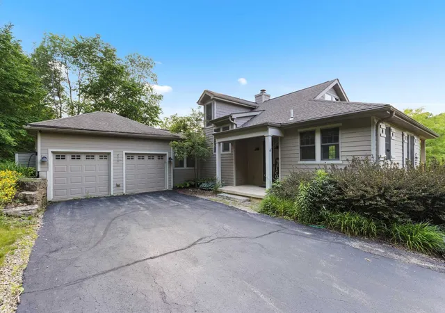 Photo 1 of Single family home for sale at 33 Sugarcreek Trl, Galena, IL 61036 | MLS# 12778648 | Listing updated on 2026-10-07