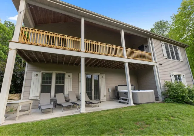 Photo 3 of Single family home for sale at 33 Sugarcreek Trl, Galena, IL 61036 | MLS# 12778648 | Listing updated on 2026-10-07
