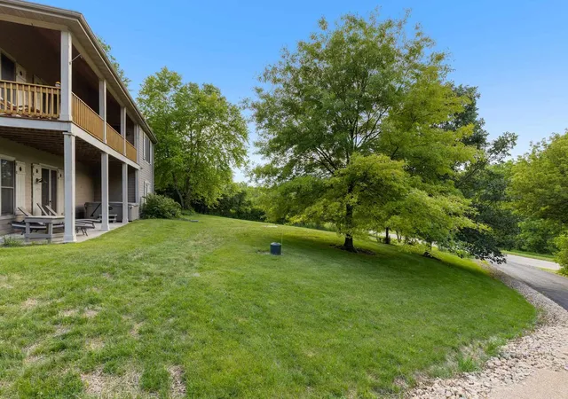 Photo 3 of Single family home for sale at 33 Sugarcreek Trl, Galena, IL 61036 | MLS# 12778648 | Listing updated on 2026-10-07