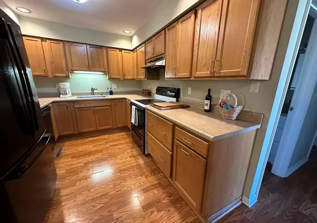 Listing Photo 5 - Condo for sale in building located at 101 N E St, Mahomet, IL 61853
