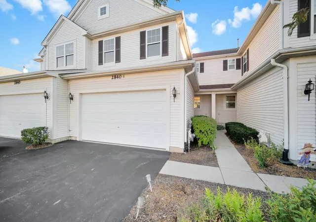 Listing Photo 3 - Condo for sale in building located at 2840 Cattail Ct, Wauconda, IL 60084 - Unit #B