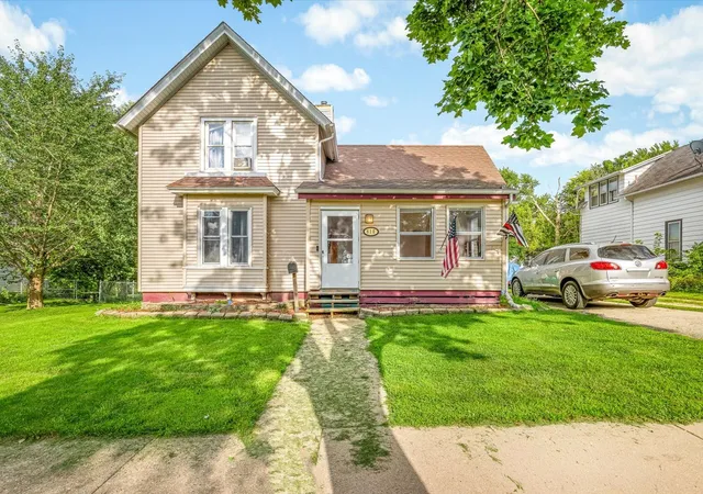 Photo 1 of Single family home for sale at 810 Union Ave, Belvidere, IL 61008 | MLS# 12778672 | Listing updated on 2026-10-07
