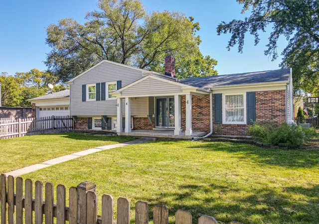 Photo 1 of Single family home for sale at 4 Tamarack Ave, Naperville, IL 60540 | MLS# 12778678 | Listing updated on 2026-10-06