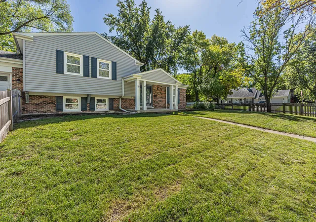 Photo 3 of Single family home for sale at 4 Tamarack Ave, Naperville, IL 60540 | MLS# 12778678 | Listing updated on 2026-10-06