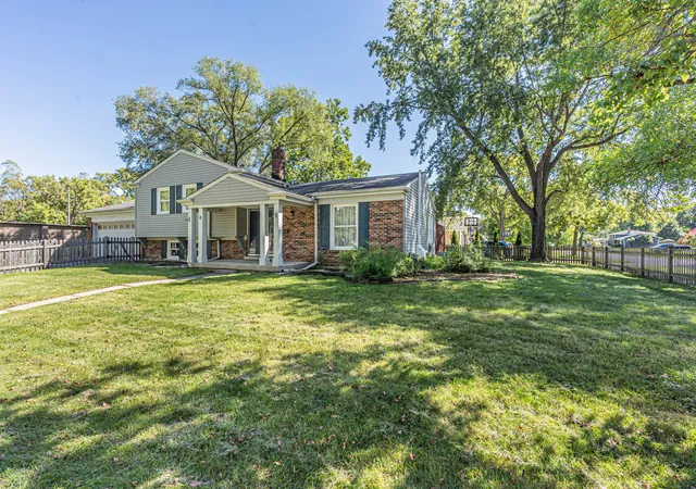 Photo 4 of Single family home for sale at 4 Tamarack Ave, Naperville, IL 60540 | MLS# 12778678 | Listing updated on 2026-10-06