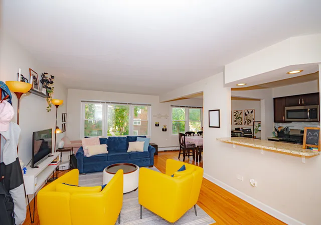 Listing Photo 5 - Condo for sale in building located at 2724 W Berwyn Ave, Chicago, IL 60625 - Unit #2B