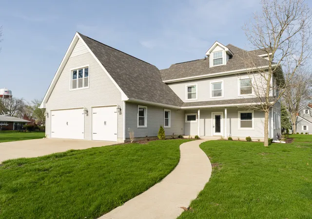 Photo 1 of Single family home for sale at 1600 Bucklin St, La Salle, IL 61301 | MLS# 12778721 | Listing updated on 2026-10-06