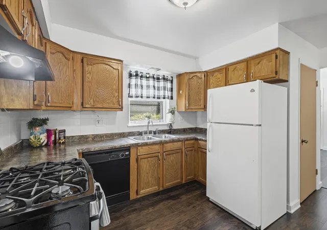 Photo 4 of Condo for sale at 44 King Arthur Ct #7, Northlake, IL 60164 | MLS# 12778726 | Listing updated on 2026-10-07