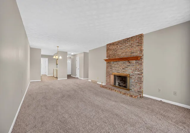 Listing Photo 4 - Condo for sale in building located at 9 Mdw Trl W, DeKalb, IL 60115 - Unit #9