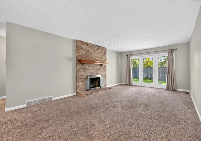 Listing Photo 5 - Condo for sale in building located at 9 Mdw Trl W, DeKalb, IL 60115 - Unit #9