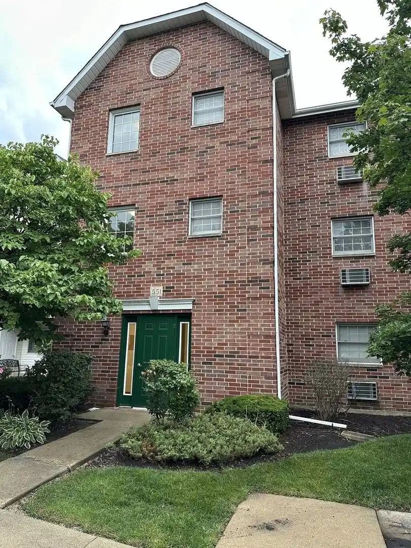 Listing Photo 2 - Condo for sale in 551 Leah Ln located at 551 Leah Ln, Woodstock, IL 60098 - Unit #3B