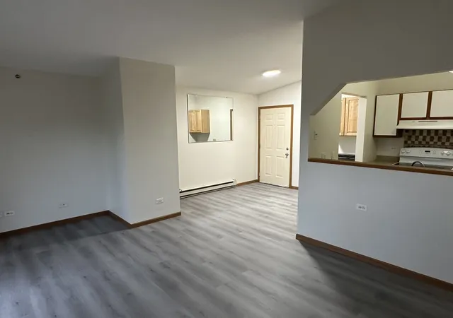 Listing Photo 5 - Condo for sale in building located at 551 Leah Ln, Woodstock, IL 60098 - Unit #3B