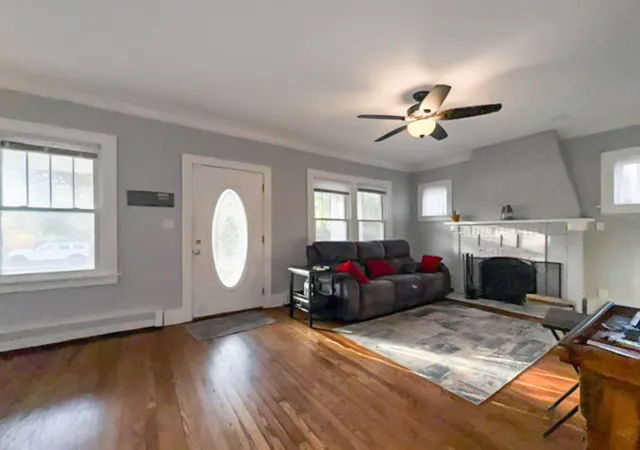 Photo 3 of Single family home for sale at 215 Maple Ln, Thornton, IL 60476 | MLS# 12778784 | Listing updated on 2026-10-23