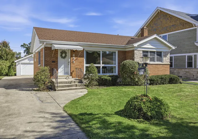 Photo 1 of Single family home for sale at 455 N Maple Ave, Elmhurst, IL 60126 | MLS# 12778786 | Listing updated on 2026-10-14