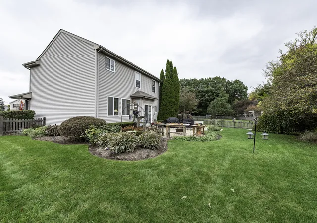 Photo 2 of Single family home for sale at 821 Woodhill Ct, Lake Villa, IL 60046 | MLS# 12778793 | Listing updated on 2026-10-21